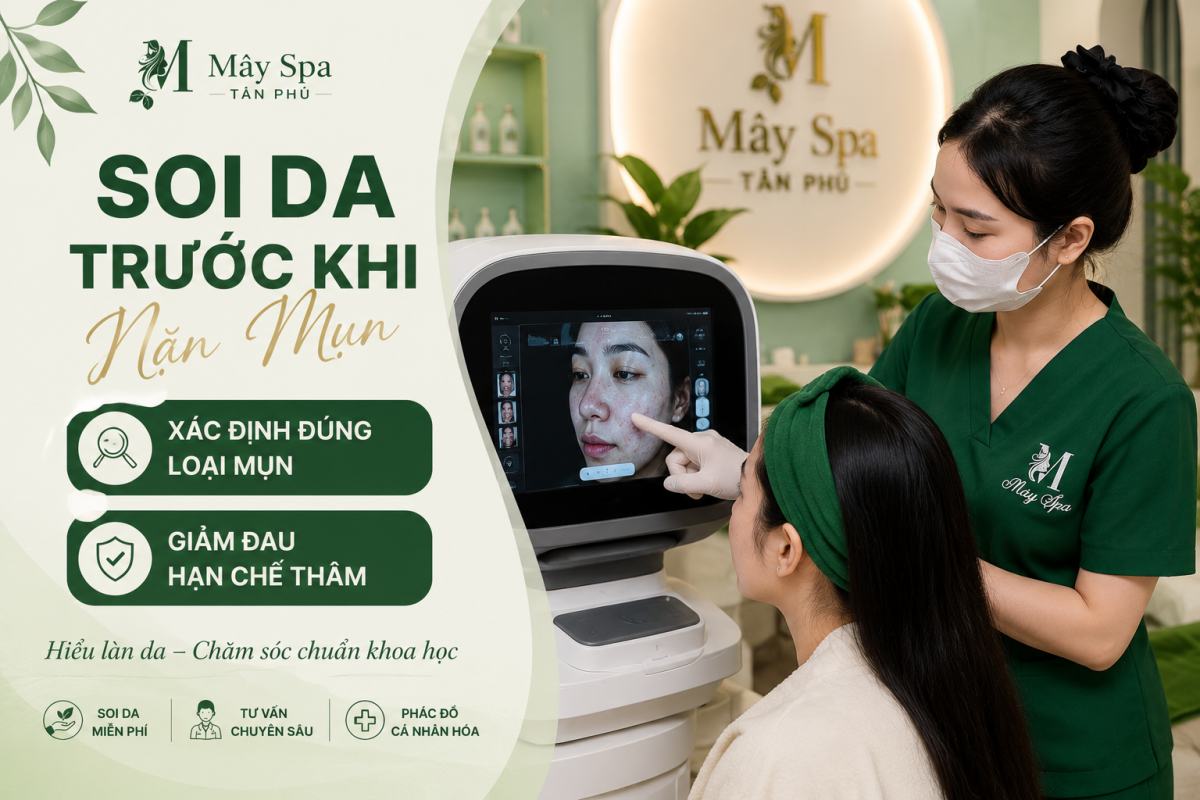 Kh&aacute;ch h&agrave;ng soi da trước khi nặn mụn tại M&acirc;y Spa T&acirc;n Ph&uacute;