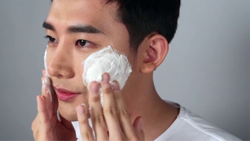 Dùng sữa rửa mặt dịu nhẹ