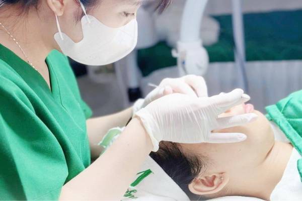 LẤY NHÂN MỤN CHUẨN Y KHOA: QUY TRÌNH – LỢI ÍCH – CHI PHÍ